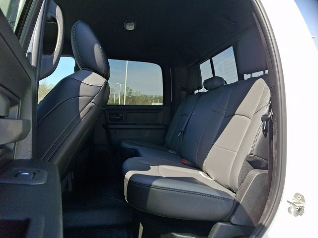 2026 RAM 5500HD RAM 5500 TRADESMAN CHASSIS CREW CAB 4X4 84' CA